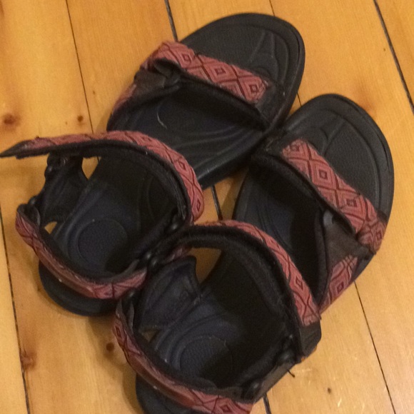 sandals similar to tevas